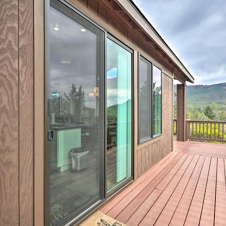 Lavish Pine Cabin With Hot Tub, Deck And Mountain View Villa Buitenkant foto