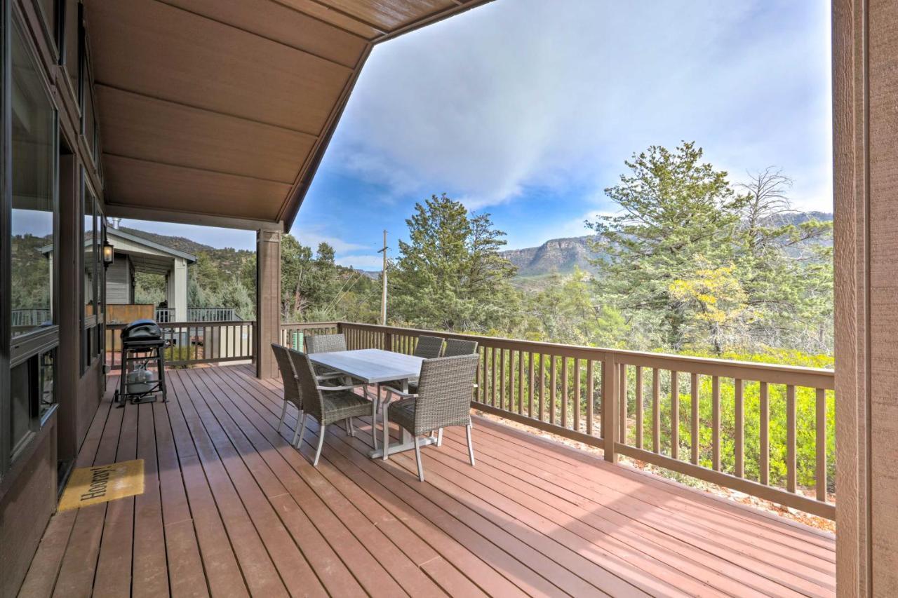 Lavish Pine Cabin With Hot Tub, Deck And Mountain View Villa Buitenkant foto