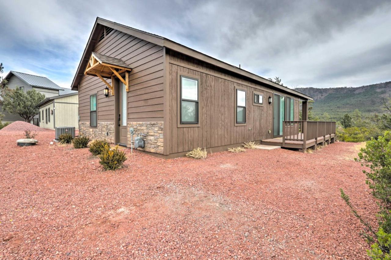 Lavish Pine Cabin With Hot Tub, Deck And Mountain View Villa Buitenkant foto