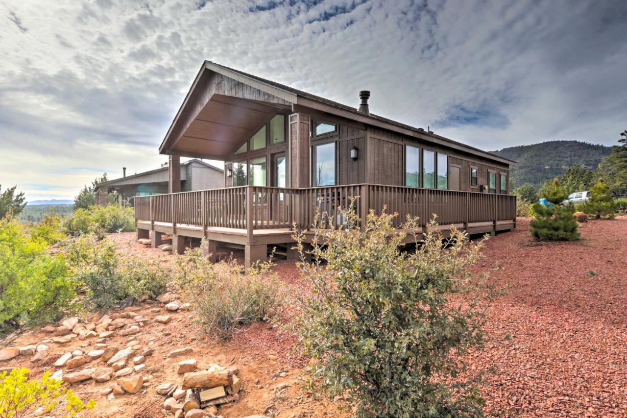 Lavish Pine Cabin With Hot Tub, Deck And Mountain View Villa Buitenkant foto