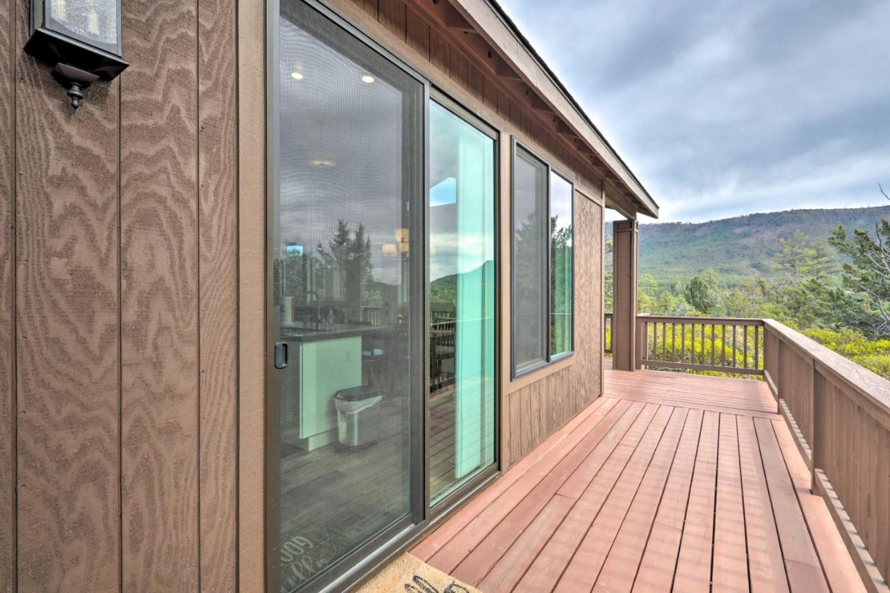 Lavish Pine Cabin With Hot Tub, Deck And Mountain View Villa Buitenkant foto