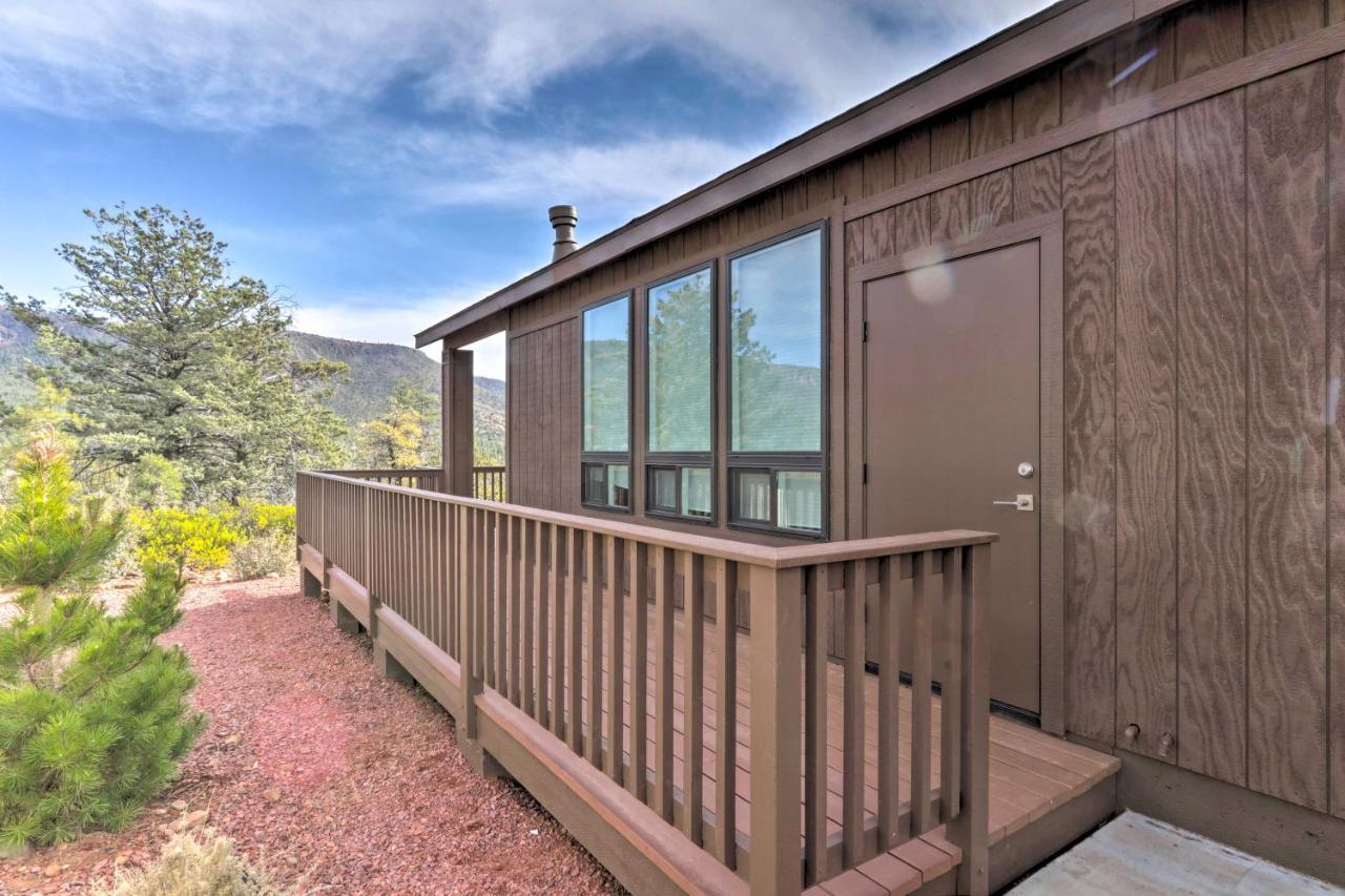 Lavish Pine Cabin With Hot Tub, Deck And Mountain View Villa Buitenkant foto