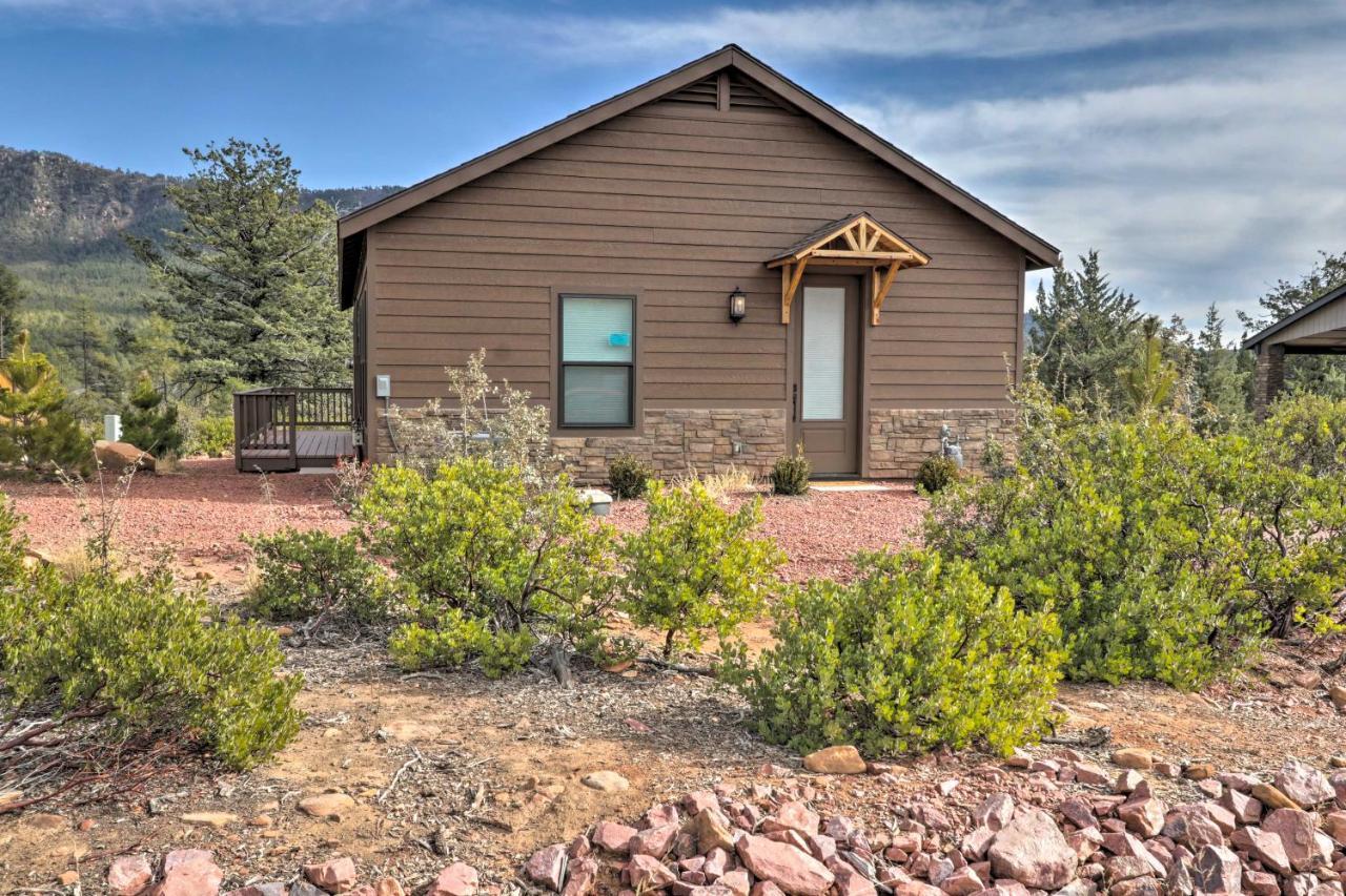 Lavish Pine Cabin With Hot Tub, Deck And Mountain View Villa Buitenkant foto